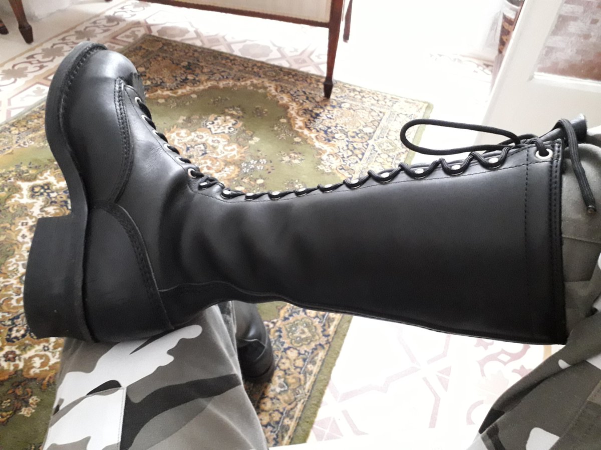 randombootman's tweet photo. Wesco Wednesday!

#wescoboots https://t.co/zX2mUdLjN0