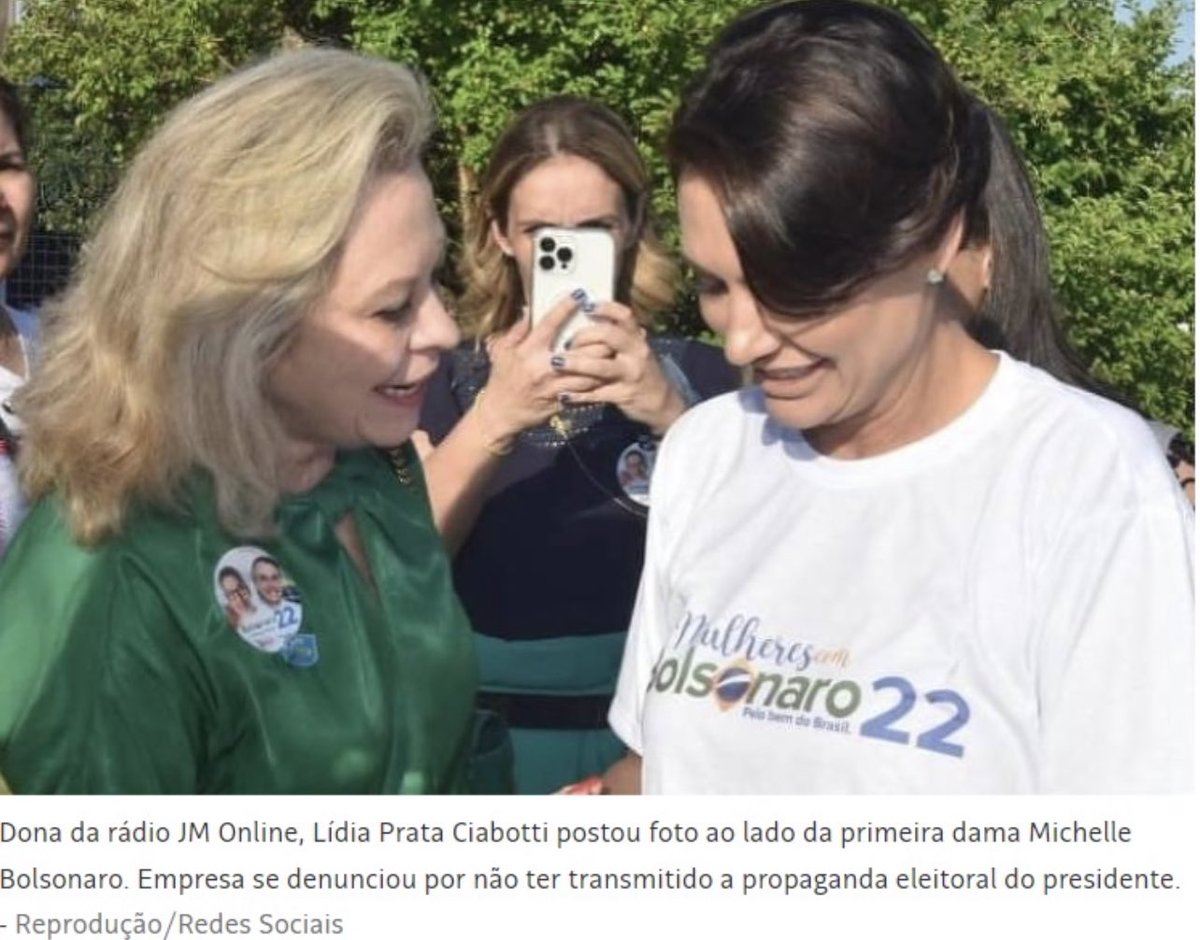 É do balacobaco! A dona da rádio JM Online — aquela citada pelo tal ex-servidor do TSE — é bolsonarista. 
Lídia Prates Ciabotti aparece abaixo, ao lado de Michelle. Nas suas Redes sociais, prega voto no presidente.