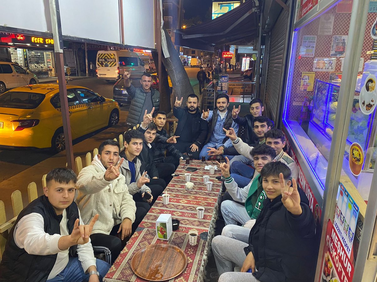 Esenyurt Ülkü ocakları olarak;
Mahalle ziyaretleri kapsamında Fatih mahallesi teşkilatımızı ziyaret ederek yeni dönem faaliyetlerimiz hakkında istişarelerde bulunduk.