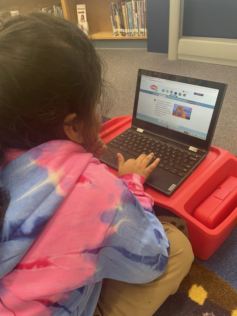 WoodmoorLibrary's tweet photo. 2nd grade students learning how to use a Student Inquiry Plan for open-ended research that relates to their How the World Works Unit. #bcpslms #unitofinquiry https://t.co/ofyuX2ohc0