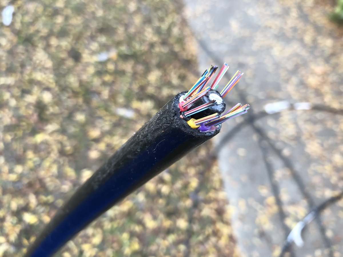 TekifyBroadband's tweet photo. This is what the end of a large fiber optic cable looks like. There are 144 strands of hair-thin glass inside this one cable, and it’s less than 1” in diameter! https://t.co/6DUhIq8nHB
