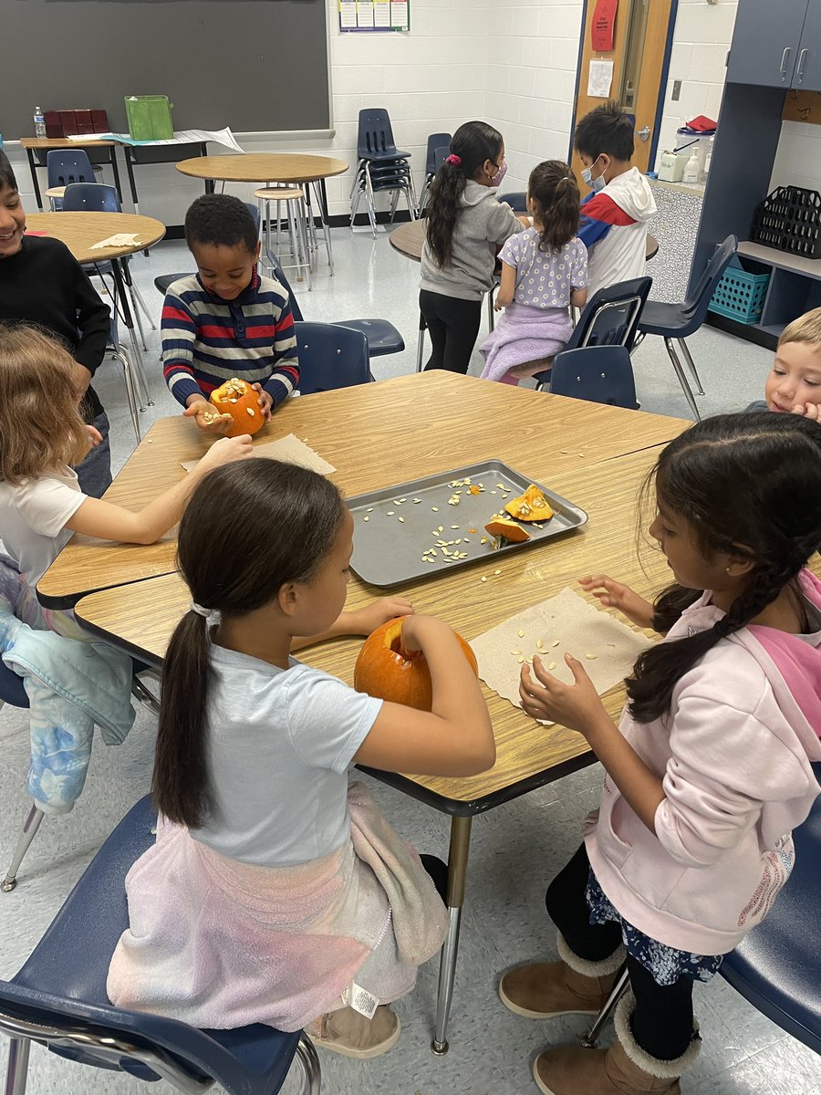 LTES_STEAM's tweet photo. @MrsDeocampo’s first graders visited the STEAM Lab for some pumpkin exploration. Last week we tested if pumpkins sink or float. This week we used adjectives to describe the inside! https://t.co/O602A7hpGU