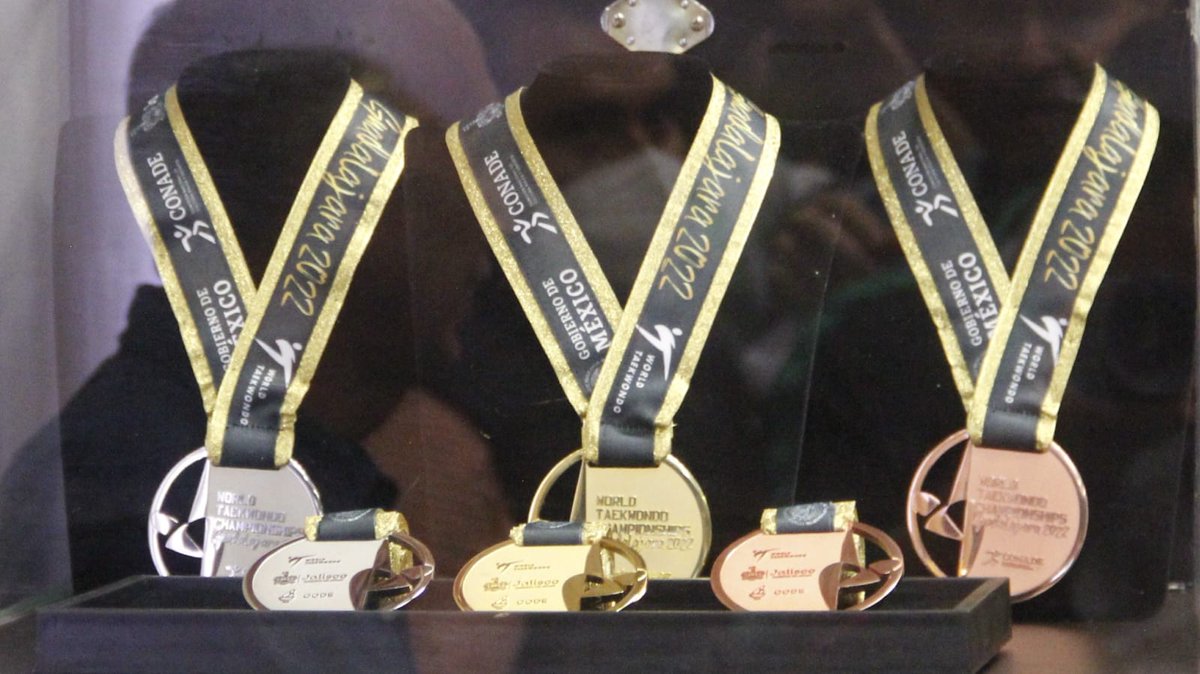 En las instalaciones de la Conade se presentaron las medallas que se entregarán a los tres primeros lugares en el Campeonato Mundial de Guadalajara 2022, un evento que se realizará del 13 al 20 de noviembre en el Centro Acuático Metropolitano. #Taekwondo