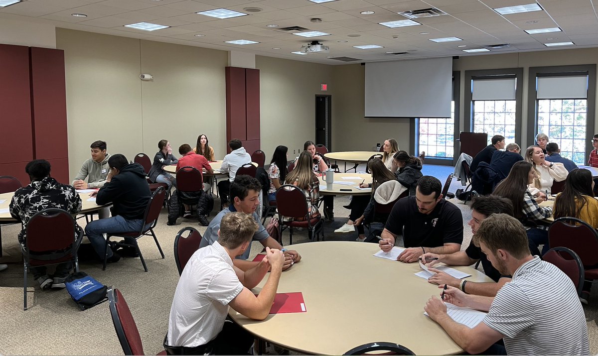lhs_navigator's tweet photo. #Network53 interns hosted by @williamjewell today for the Student Professional Skills Conference featuring sessions on LinkedIn, college internships, professional communication, and even mock interviews! Thankful for this community partnership! #plus1 @LHSJAYS @LPStheadvance🐦 https://t.co/tLmG0OKpb2