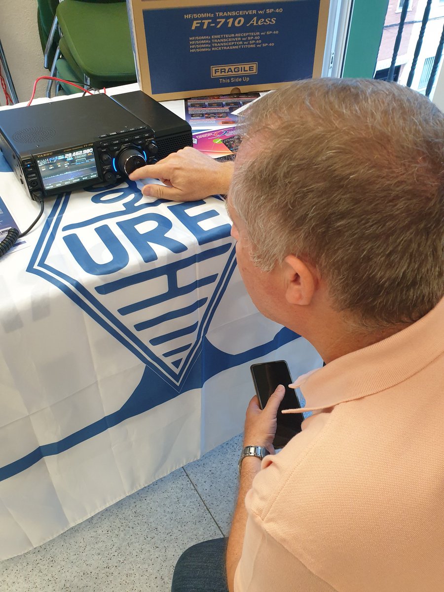 🗒️Antonio <a href="/EA4NI/">Antonio</a> jugando con el nuevo #ft710 de #yaesu  Gracias a <a href="/Proyecto4SA/">Proyecto 4</a> por darnos la oportunidad  #somosURE  #somosradioaficionados #Hamradio #radioaficionado #sdr