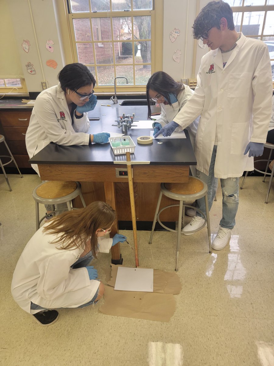RustyHensley's tweet image. BIOMED completing blood splatter lab.  #wercareers