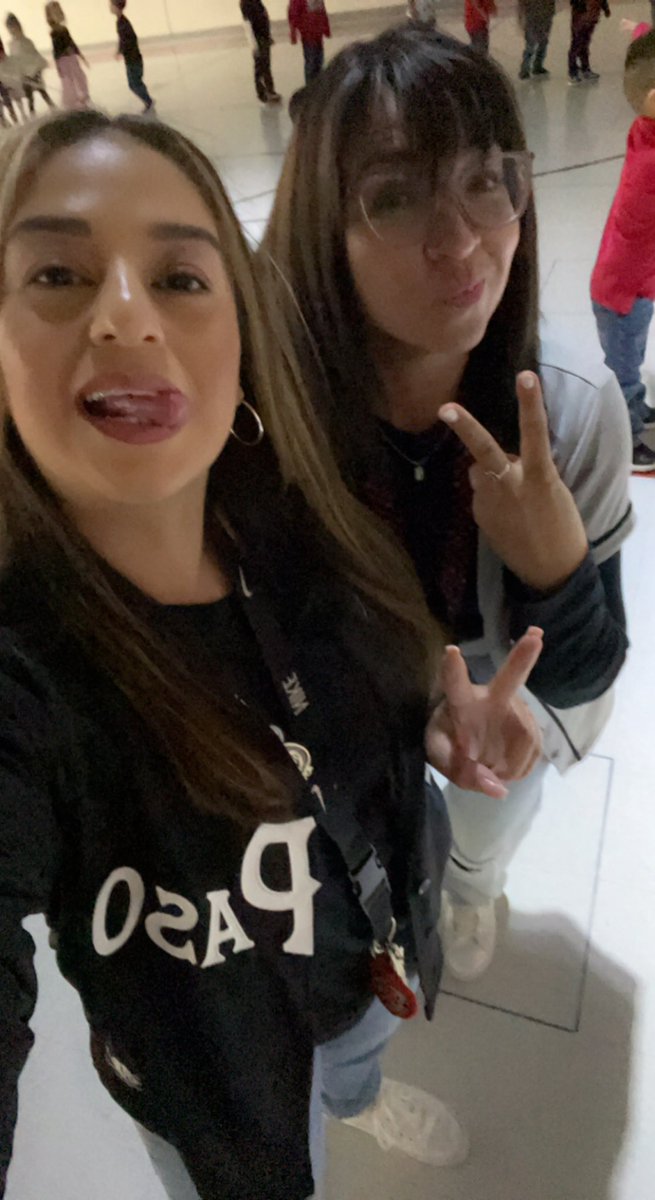coachramirez23's tweet photo. A pair of 90s kids rocking some 90s fashion inspired by Jada and Janet!πβ€οΈπΎ#TakingItBacktoThe90s #HomecomingWeek #PAWsomePanthers are #ScorpionStrong #HorizonFeederPattern https://t.co/Ota32J8dWo