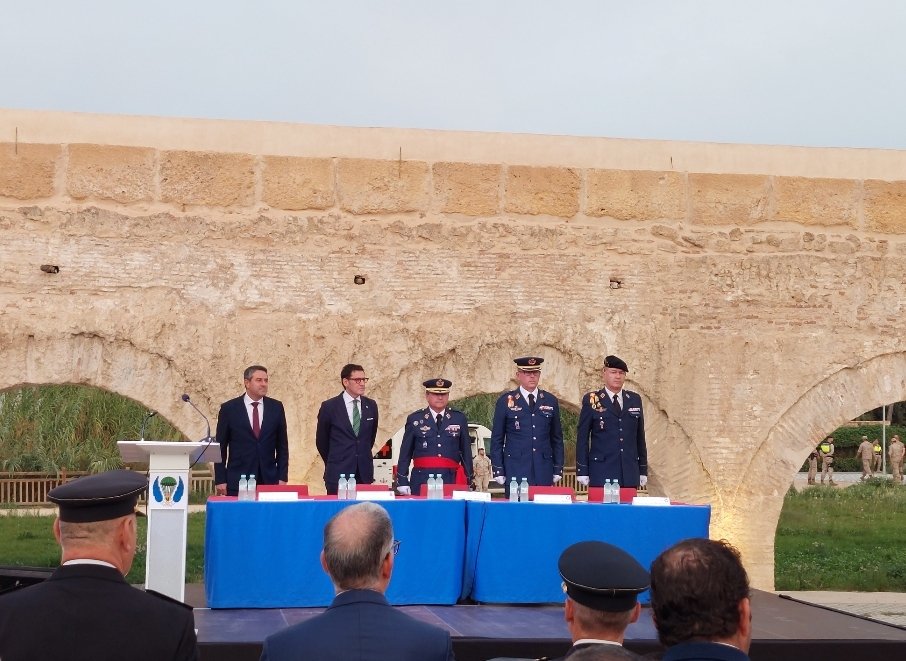 AytAlcantarilla's tweet photo. 📣 Comienza el curso académico 2022/23 de la Escuela Militar de Paracaidismo Méndez Parada con la lección inaugural del presidente del Tribunal Superior de Justicia de Murcia, Miguel Pasqual del Riquelme, en el Parque del Acueducto de #Alcantarilla https://t.co/HuqxNH0rzJ