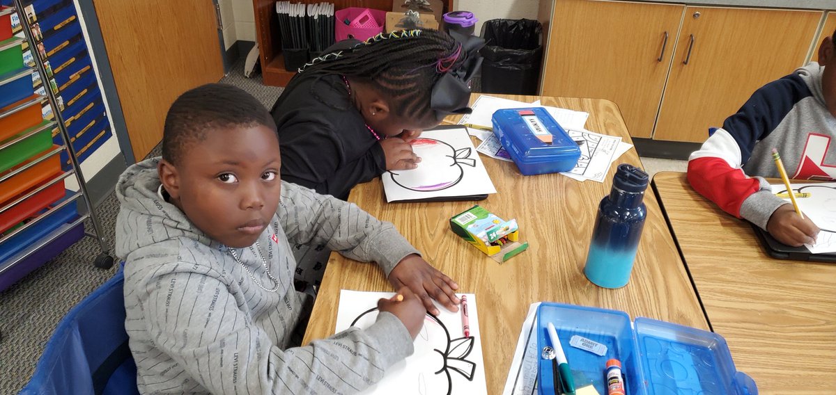 ACook_R2's tweet photo. Today, we came up with designs for our class pumpkin. Each student then voted for their favorite design. Our winner was a fun, rainbow colored pumpkin! Now, we get to paint our REAL pumpkin based on the winner's design! #Spooktacular @SEstarsR2 https://t.co/KawAf3WKFe