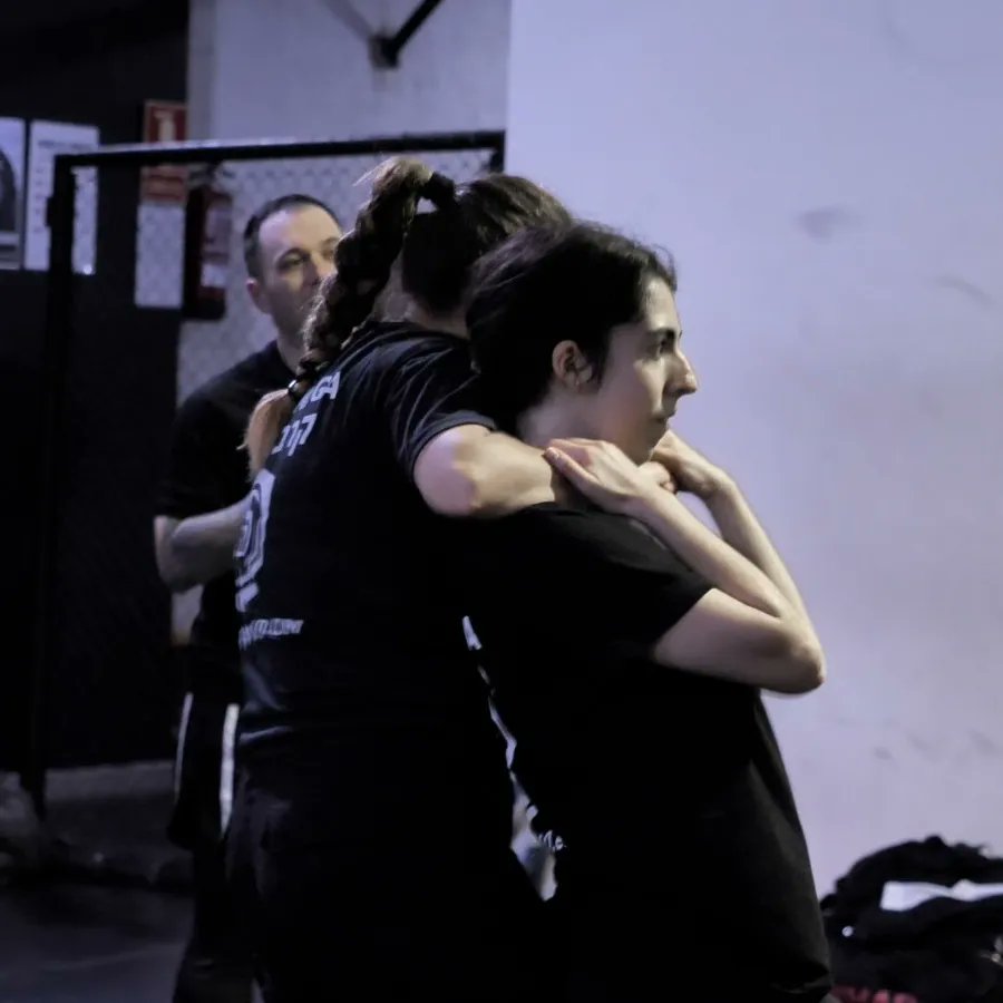 krav360com's tweet photo. 📅 SAVE THE DATE 📅

👉 El 𝟮𝟱 𝗱𝗲 𝗻𝗼𝘃𝗶𝗲𝗺𝗯𝗿𝗲 tenemos una Clase de Defensa Personal Femenina ♀️ Clase contra la violencia de género

📍 Ohana Academy (Barcelona)

😊 Ven a conocer el #KravMaga y aprende de #defensapersonal, disfrutando de una sesión con un gran fondo 🙌 https://t.co/AqvvNA5hDD