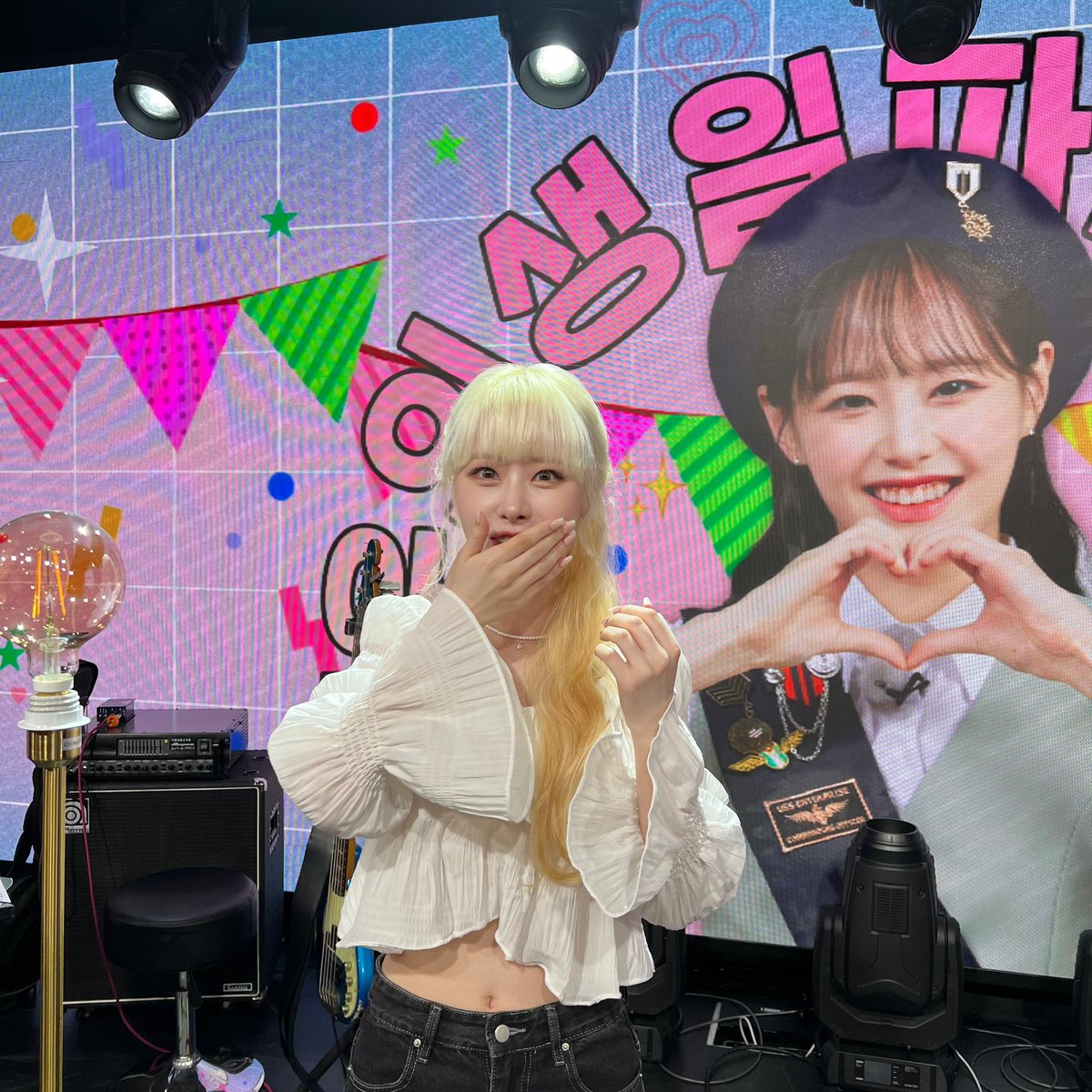 counting these as 2ji selcas 

#MAMAVOTE #LOONA