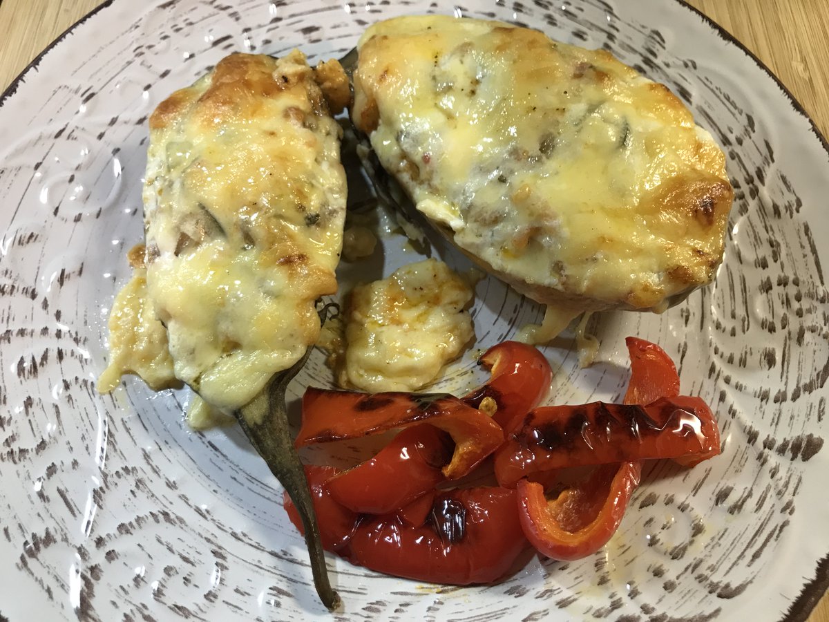 Cosas que pasan cuando te regalan un cofre quesero lleno de sabrosas propuestas.
🍆🧀Berenjenas rellenas con queso semicurado Mahón-Menorca <a href="/quesomahon/">Queso Mahón-Menorca</a> 
▶️ wp.me/p3yGjU-1zz