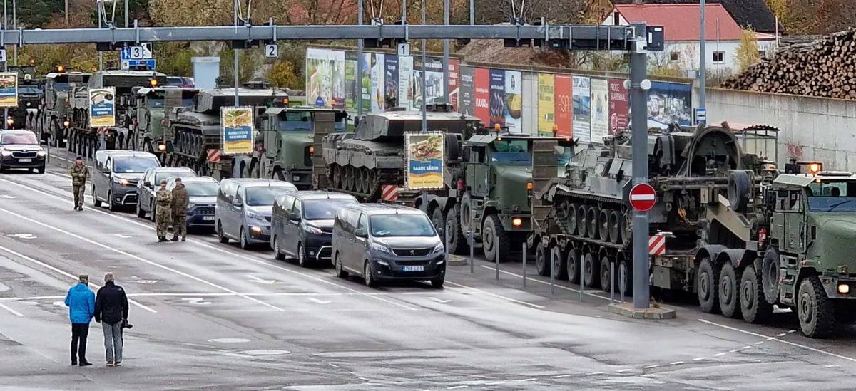 Maks_NAFO_FELLA's tweet photo. Great Britain transferred tanks "Challenger-2" to Estonia. https://t.co/gnkdwrbBvs