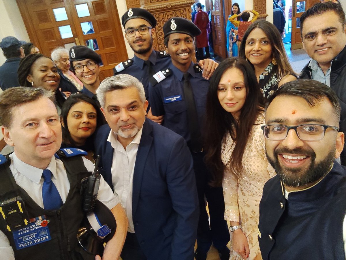 Great to be at <a href="/NeasdenTemple/">Neasden Temple</a> for Diwali and New Year Celebrations with <a href="/SadiqKhan/">Sadiq Khan</a> - Great to see our local <a href="/BrentVPC/">Brent VPC</a> cadets there too. 

#Diwali #HappyNewYear #HappyDiwali