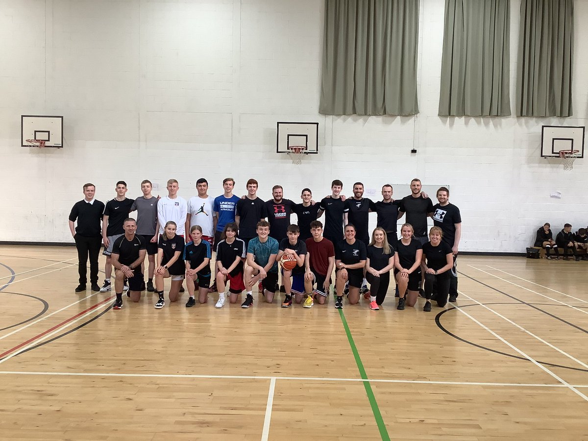 MrAttinasiPE's tweet photo. **BASKETBALL RESULT** Staff 35 - 34 Students in the 1st #staffvstudents event this year. Closely contested match played in great spirit! The staff go 1 up in the #bestof5 next up NETBALL v S1-3 students at the end of Nov. Keep a look out for sign up soon! #staffwin #bestof5 https://t.co/1vCx8E9knF