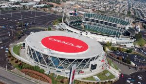 Remy_22_'s tweet image. I know @VasylLomachenko has the better resume and recent fights than @Realdevinhaney but Haney has the belts, let&apos;s get these 2 at the #OracleArena a homecoming fight for the real 135 #Undisputed Champion 🥊🥊#OaklandCalifornia #Boxing #Boxeo #p4p