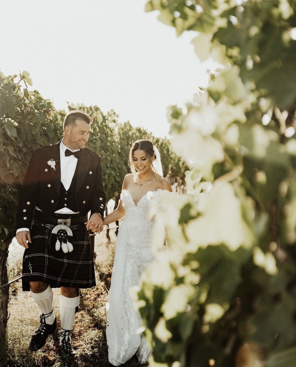 EagleVinesGC's tweet photo. #WeddingWednesday Karla and Greg's wedding was a dream😍

📸 @kdnphotos https://t.co/UG8q16rFpZ
