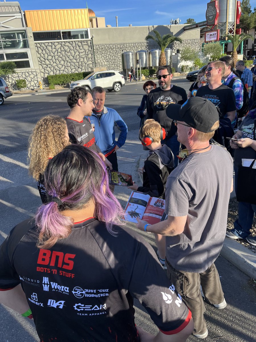 Thanks to the fans who attended live <a href="/BattleBots/">BattleBots</a> sessions last week and this week — you all have made us feel like total rock stars! 🩸🤖
#BattleBots #Bloodsport