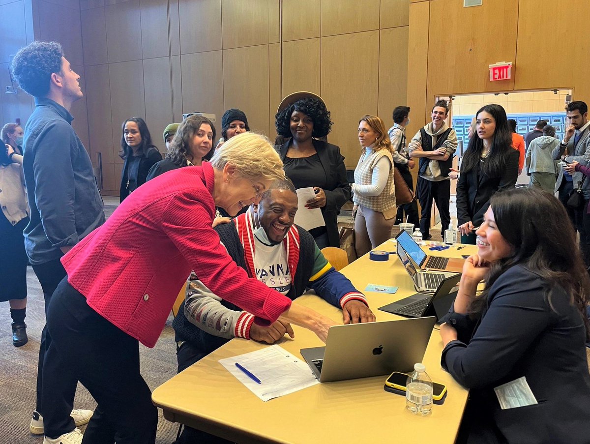 Elizabeth Warren tweet media