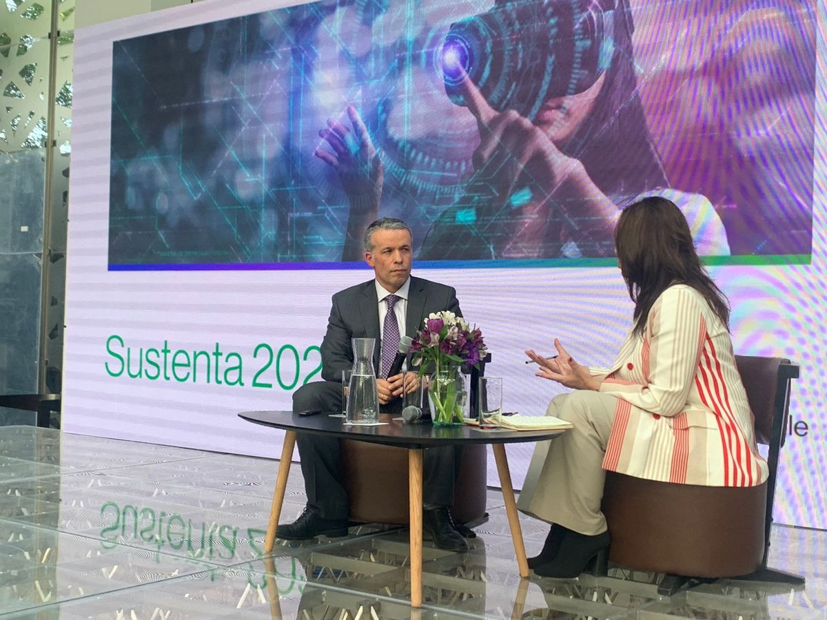 ¿Cómo podemos recuperar la senda de productividad y de innovación? 
“Un signo de esperanza es la revolución eléctrica. Esa es mi hipótesis”, responde <a href="/OLanderretche/">Oscar Landerretche</a>, en conversación con <a href="/Marianasotoe/">Mariana Soto</a>.