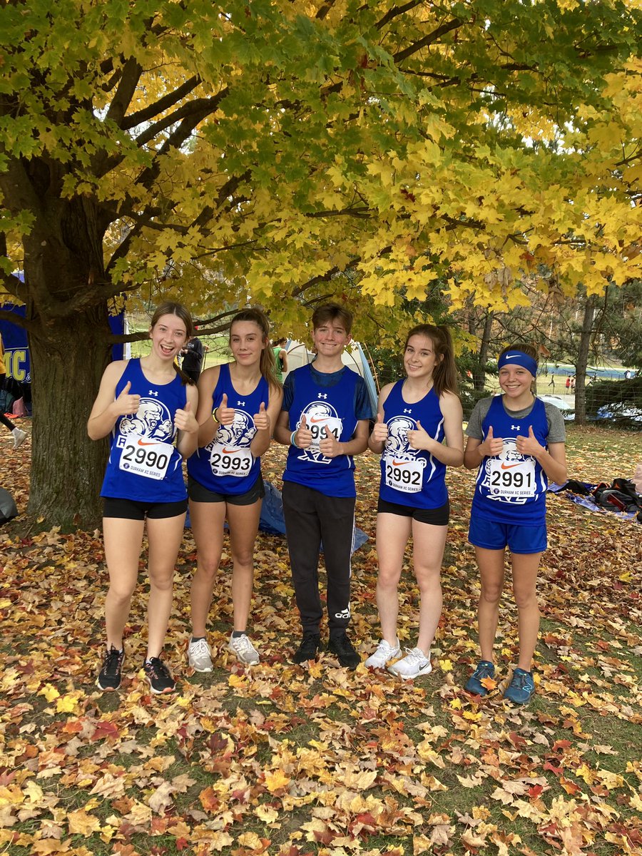 SSRoyalsLC's tweet photo. We are #RoyalsProud of these incredible runners who competed at LOSSA Cross Country today! They ran their hearts out and represented @StStephenRoyal well. Hope you all get some rest before your hockey &amp; soccer practices tonight! #NonStopSports #RunningRoyals  @PVNCCDSB https://t.co/yMSRZX0Udx
