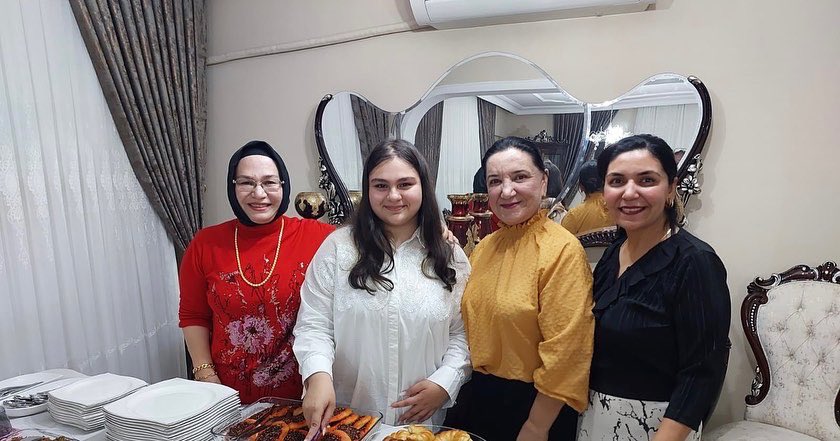 Bugün biricik kızım Yarenimin doğum günü. Babamız Gaziantep’ten gelerek süprizini yaptı bebişimize. 

İYİKİ DOĞDUN, MUTLU YILLAR BEBEĞİM.