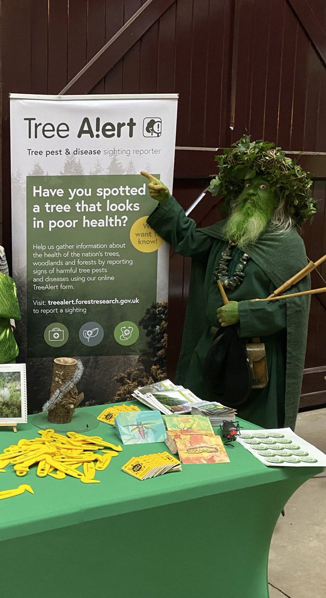 BeckiGawthorpe's tweet image. Great day promoting the great work of the @LIFEinRavines partnership project. Met some great people and a couple of giant #treepests #EAB #ALB @NEEastMidlands @ChatsworthHouse @MimaLetts @ForestryComm