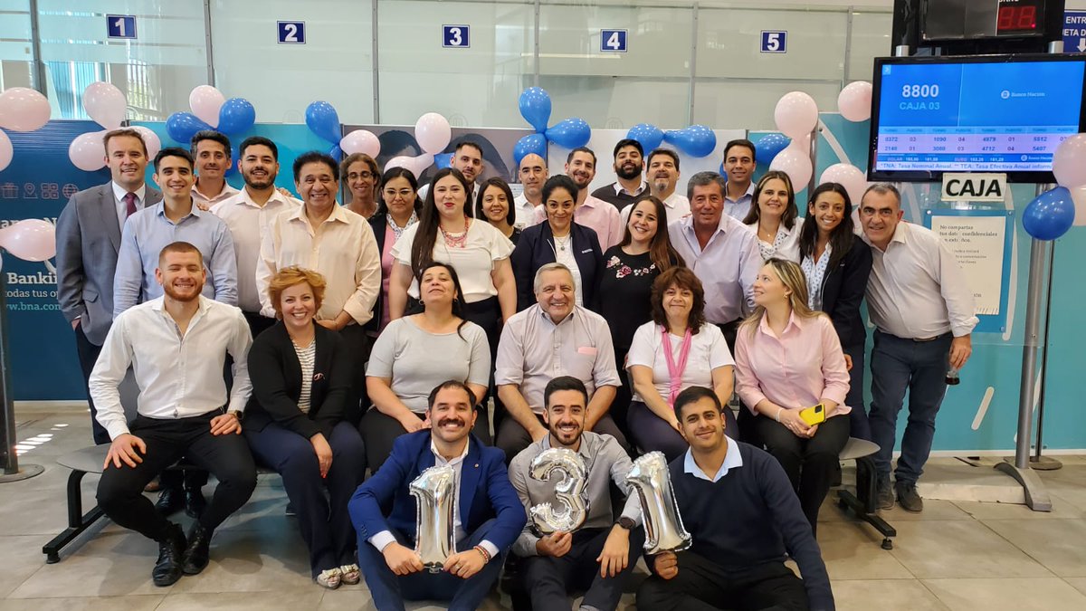 Felicito a l@s compañer@s de la Sucursal Villa Nueva del #BNA por la celebración de los 131 Aniversario de nuestro querido Banco !!
Excelente iniciativa !!
Orgullosamente trabajadores de la #BancaPública  !!!💙🤍💙
<a href="/BancariaMendoza/">Bancaria Mendoza</a> 
<a href="/prensabna/">Prensa BNA</a> 
@MariaBarros___ 
<a href="/SilvinaBatakis/">un corcho</a>