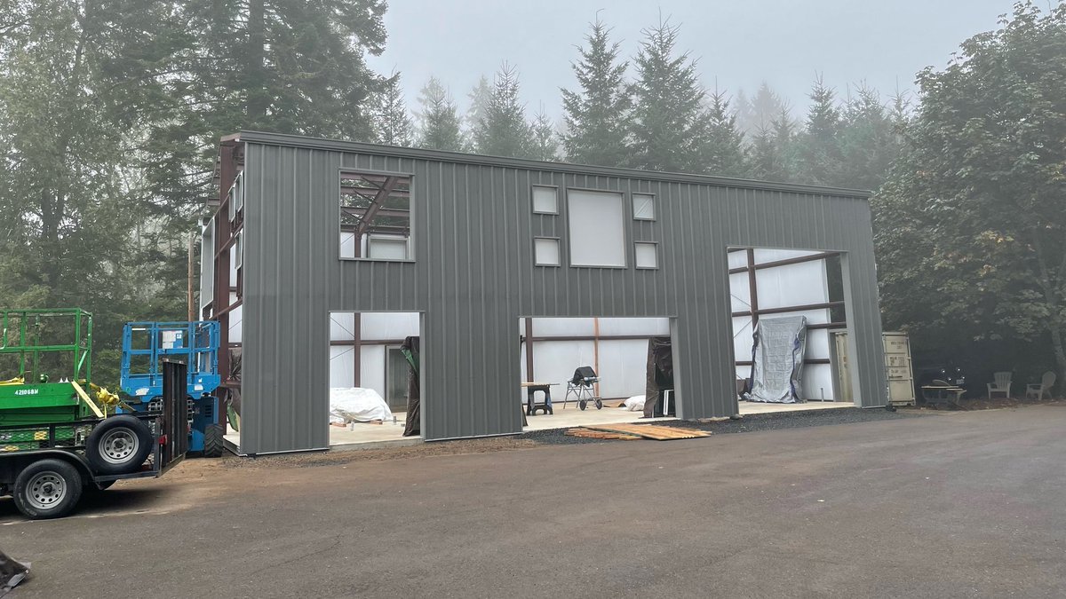 TitanSteelS's tweet photo. Check out the progress on this 𝟑𝟐𝐱𝟓𝟔 𝐌𝐞𝐭𝐚𝐥 𝐁𝐮𝐢𝐥𝐝𝐢𝐧𝐠 𝐢𝐧 𝐎𝐫𝐞𝐠𝐨𝐧! We can't wait to see this design come along! 𝐈𝐧𝐭𝐞𝐫𝐞𝐬𝐭𝐞𝐝 𝐢𝐧 𝐚 𝐌𝐞𝐭𝐚𝐥 𝐁𝐮𝐢𝐥𝐝𝐢𝐧𝐠? 𝐆𝐢𝐯𝐞 𝐮𝐬 𝐚 𝐬𝐡𝐨𝐮𝐭 𝐚𝐭 𝟏-𝟖𝟖𝟖-𝟖𝟎𝟕-𝟔𝟎𝟎𝟔
#metalbuilding #steelbuilding https://t.co/7d8fW6NGqk