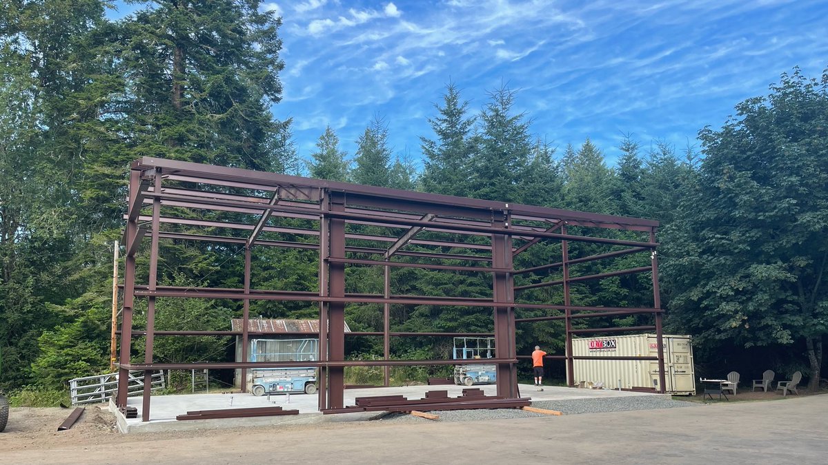 Check out the progress on this 𝟑𝟐𝐱𝟓𝟔 𝐌𝐞𝐭𝐚𝐥 𝐁𝐮𝐢𝐥𝐝𝐢𝐧𝐠 𝐢𝐧 𝐎𝐫𝐞𝐠𝐨𝐧! We can't wait to see this design come along! 𝐈𝐧𝐭𝐞𝐫𝐞𝐬𝐭𝐞𝐝 𝐢𝐧 𝐚 𝐌𝐞𝐭𝐚𝐥 𝐁𝐮𝐢𝐥𝐝𝐢𝐧𝐠? 𝐆𝐢𝐯𝐞 𝐮𝐬 𝐚 𝐬𝐡𝐨𝐮𝐭 𝐚𝐭 𝟏-𝟖𝟖𝟖-𝟖𝟎𝟕-𝟔𝟎𝟎𝟔
#metalbuilding #steelbuilding