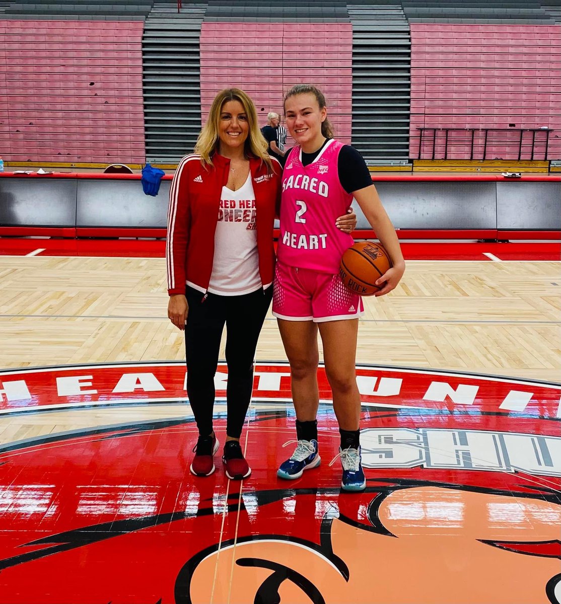 Thank you @SacredHeartWBB for having me on an unofficial visit! I had a great time getting to know the coaches and players as well as learning more about the school and program! <a href="/jmnetter33/">Coach Jess Mannetti</a> <a href="/LizFlooks/">Liz Flooks</a> <a href="/__Candice_/">Candice Leatherwood</a> <a href="/ann_nelson14/">AnnMarie Nelson</a> <a href="/MAHuskies/">MA_Huskies</a> <a href="/MPrepGBB/">MPrep GBB</a> <a href="/BashHoopsNE/">Bash Hudson</a>