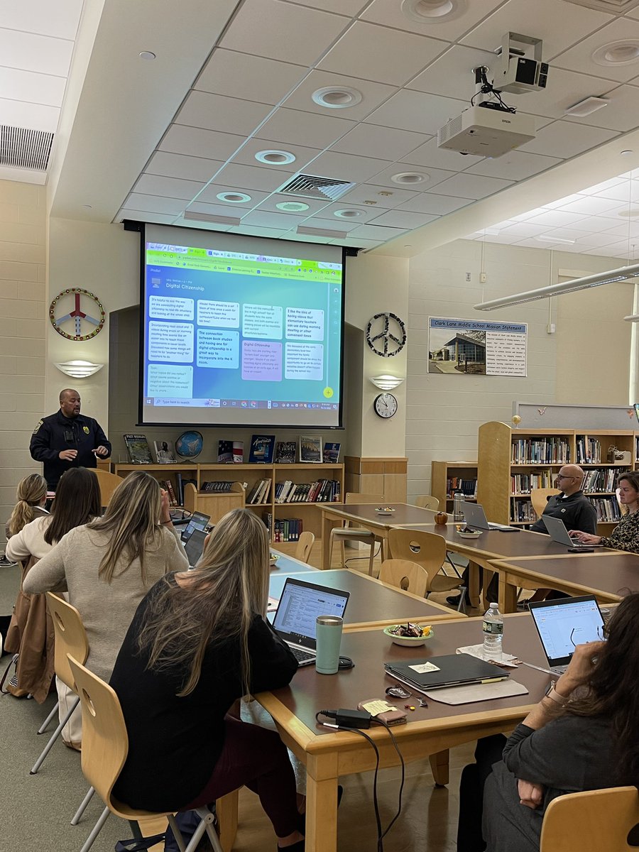 Laura McCue tweet media