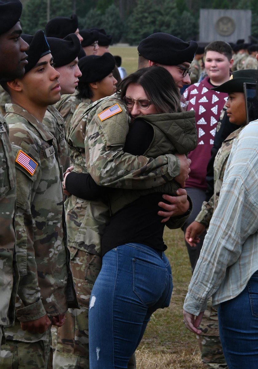 fortjackson's tweet image. #WednesdayWisdom 
“There is incredible value in being of service to others.” – Elizabeth Berg
The 1st Bn, 13th Inf Reg Family day finally arrives as families race to embrace for the first time since the start of U.S. Army #BasicCombatTraining.
#MilitaryFamilies #VictoryStartsHere