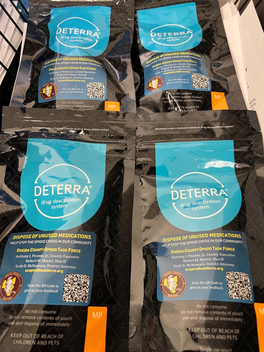 AJPicenteJr's tweet photo. The #OneidaCounty #OpioidTaskForce announced today that it is distributing free @DeterraSystem medication disposal bags by mail and at a drive-thru event on #NationalPrescriptionDrugTakeBackDay (Oct. 29). For more information, please visit: https://t.co/YeImoZP6eR https://t.co/gCot6nCsEo
