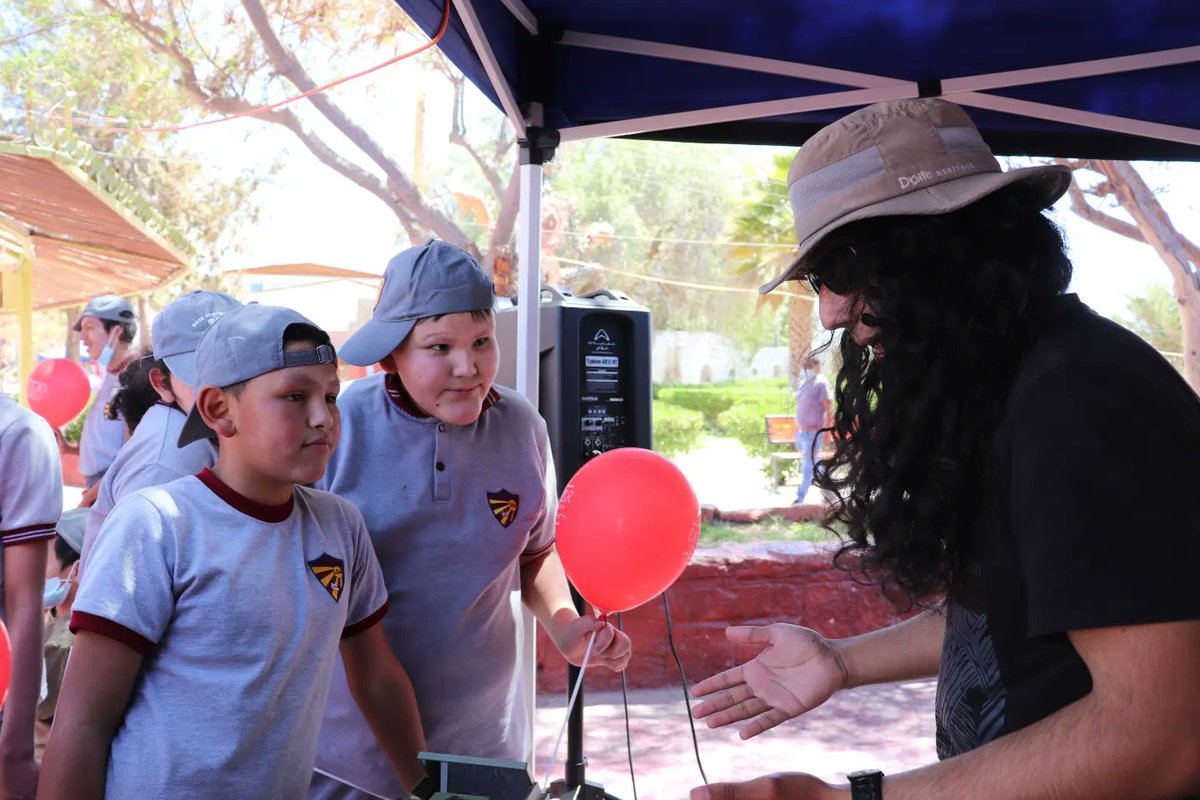 ckelarvolcanes's tweet photo. #VolcanoFest Calama🌋
Gracias a los establecimientos educacionales que nos visitaron hoy en el Parque El Loa🙌
📍Mañana estaremos desde las 10:00 hasta las 18:00 🌋
#Centrosanid #divulgacioncientifica #Calama #parqueelloa #volcanes https://t.co/xrCZFcpL1p