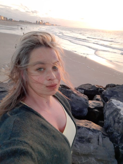 #selfieWednesday #nomakeupchallenge #Sundowns #sunset #Ostende https://t.co/37TAjQZcMm<a href="/tag/selfiewednesday"class="tags">#selfieWednesday</a><a href="/tag/nomakeupchallenge"class="tags">#nomakeupchallenge</a><a href="/tag/sundowns"class="tags">#Sundowns</a><a href="/tag/sunset"class="tags"><span>#sunset</span></a><a href="/tag/ostende"class="tags"><span>#ostende</span></a>