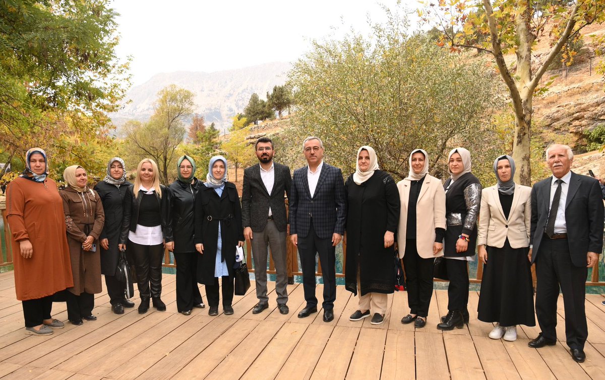 akkadin12subat's tweet photo. Büyükşehir Belediye Başkanımız Hayrettin Güngör,İlçe Başkanımız Mücahit Kara,İl ve İlçe Teşkilatlarımız;Büyükşehir Belediyemizin #Yeşilgöz Restoran ve Kafeterya projesinin temelini attılar.Şehrimize ve hemşehrilerimize hayırlı olsun. https://t.co/UhgcNPvEuR