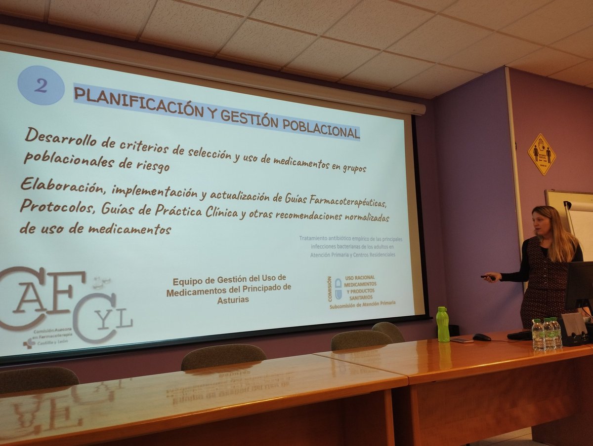 Nichieza's tweet photo. Curso de formación Farmacéuticos de AP. @ClaudiaOrallo nos habló de indicadores, cartera de servicios del FAP, Sistemas de información..De lujo @sefap @astursalud https://t.co/t35uwYckVO