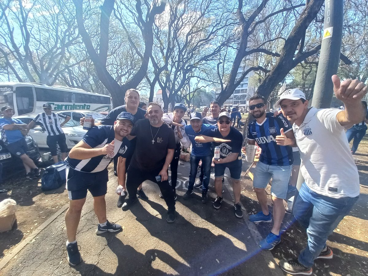 alejandropozo's tweet photo. Ya estamos por arrancar la previa de @CATalleresdecba por @Copa_Argentina en @radiosuquia junto a @brunoespinosaok y #rodriguezbrizuela. https://t.co/Radqi84oZ3