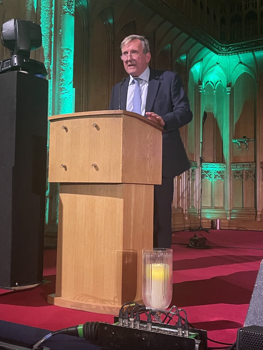 TourismIreland's tweet photo. Our Chairman Christopher Brooke addressing guests at our #FlavoursofIreland event in Guildhall in the City of London. https://t.co/3GzVTHXWzT
