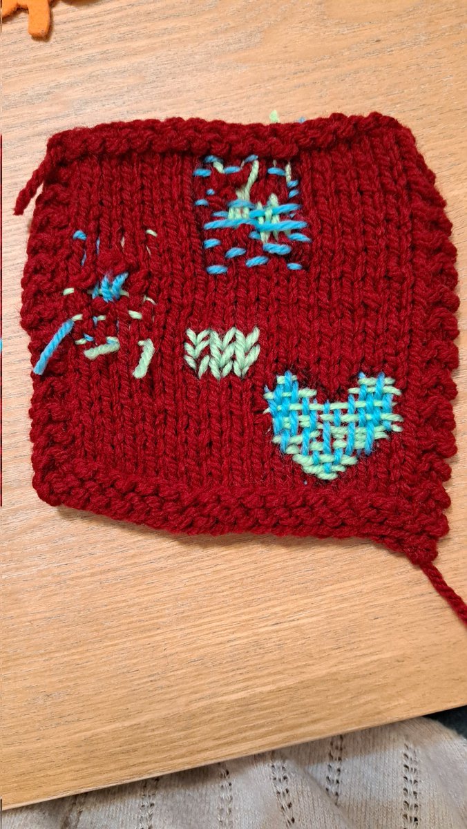 Went to a great visible darning class tonight, I've always got room for a new wool skill even if only 2 of 4 techniques make sense..🙈 #practicepakesperfect #darning #learning