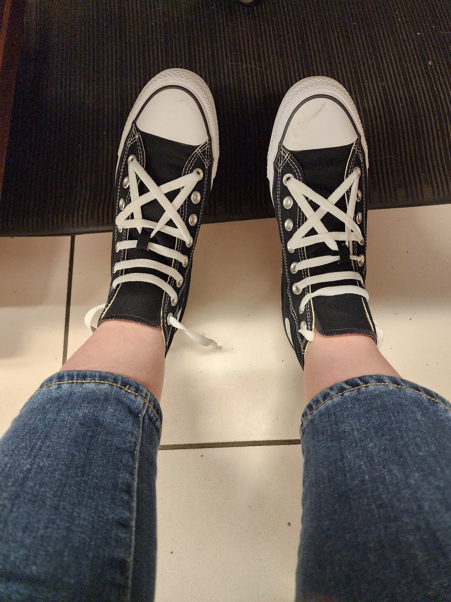 CannibalDruides's tweet photo. I got new shoes and learned how to ties them in a star! Cute? https://t.co/OPau8JL4W2