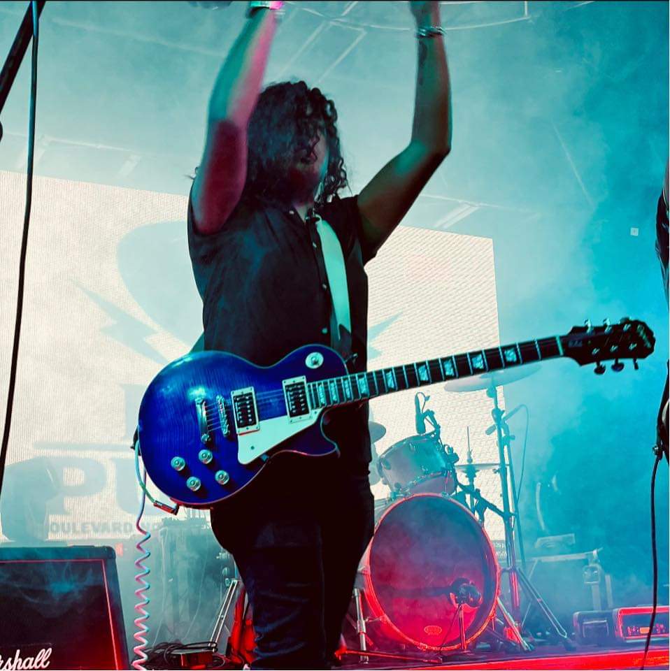 Hoy es el cumpleaños de nuestro guitarrista <a href="/Eduardojmsz/">Eduardo Jmsz</a> 🤘
De todo corazón le deseamos un día muy chingon y le mandamos un fuerte abrazo!!
Pasen a darle mucho amor!!