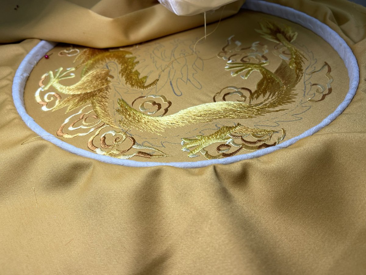 Hmmm I didn’t get the golden dragon skateboard so I went ahead to make myself a customized piece of golden dragon apparel with golden silk thread 😅 I’m obsessed with <a href="/AzukiOfficial/">Azuki</a> IKZ⛩🔥