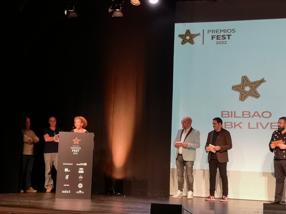 bifm's tweet photo. Mejor festival de gran formato en los #PREMIOSFEST: @bilbaobbklive. Zorionak por ese premio gordo que se queda en casa. 🏆 
#BIME #BIMEPRO #BILBAO https://t.co/b2Yc6FUrFZ