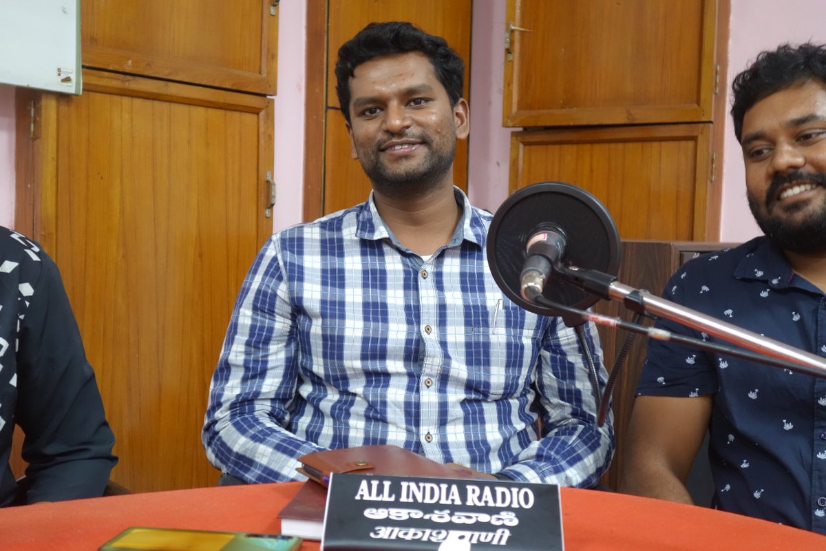 mgnf_telangana's tweet photo. Four of the Mahatma Gandhi National Fellows from Telangana - Divya Rajeswari W (Mahabubabad), Navya Sabbathi (Jagtial), Sohel Khan (Peddapalli) &amp; Pradeep Chandra (Adilabad) have been  interviewed by the AIR Adilabad Station on the topic of eco-friendly and sustainable livelihood. https://t.co/S3lHjuQ3zj
