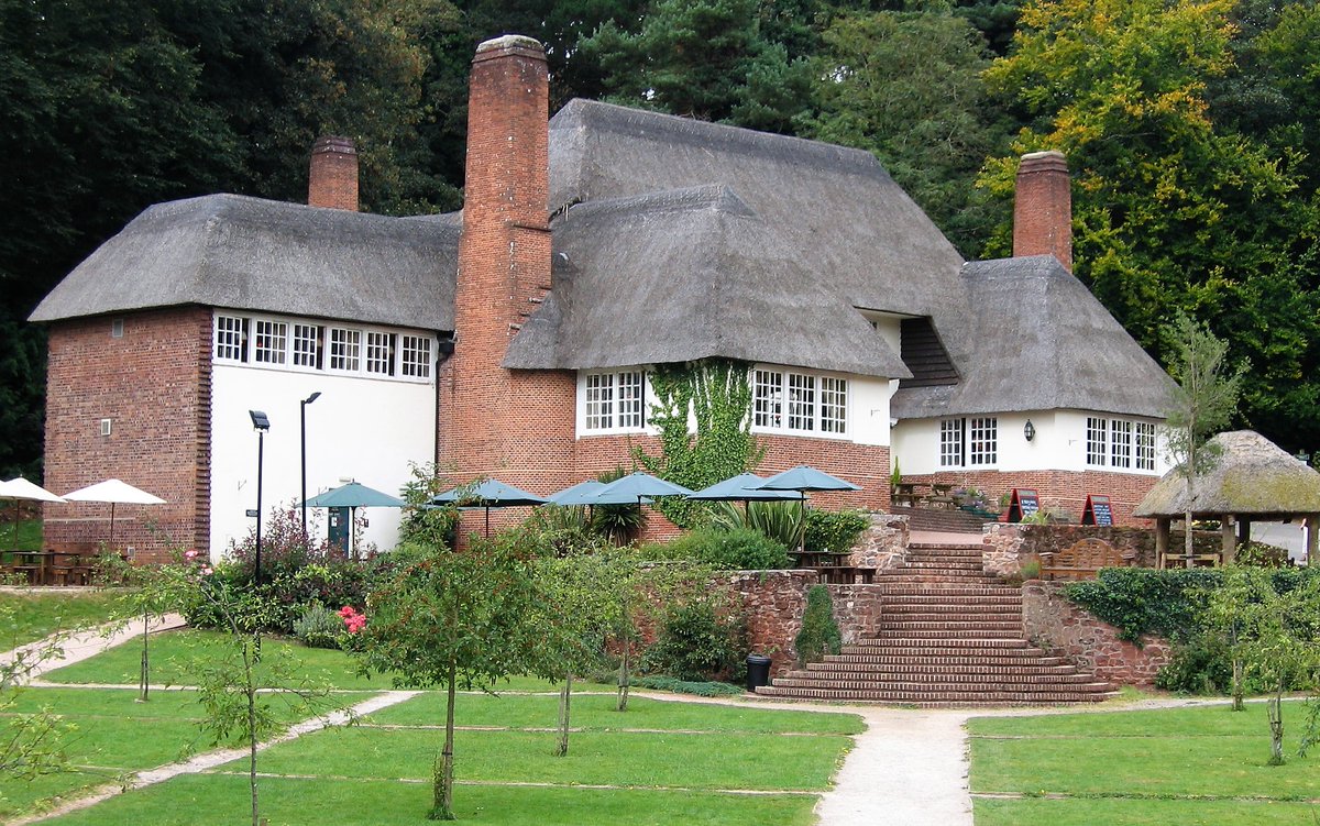 Cockington #Devon
The Drum Inn - the only part of a planned model village to be built - designed by Edwin #Lutyens 1935 and funded by the Mallock family, owners of Cockington Court. <a href="/LutyensTrust/">𝕋𝕙𝕖 𝕃𝕦𝕥𝕪𝕖𝕟𝕤 𝕋𝕣𝕦𝕤𝕥</a>