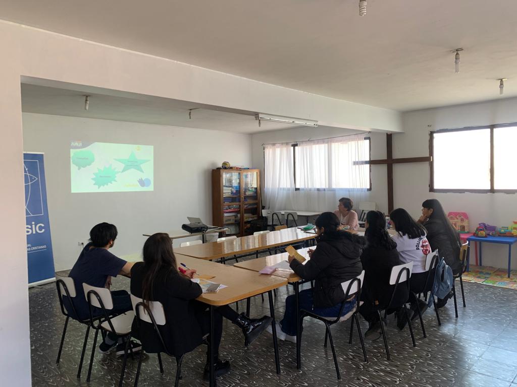 FASICDDHH's tweet image. 🏡La Junta Nacional de Jardines Infantiles #JUNJI capacitó a profesionales del equipo social de #FASIC Arica.
✅ fasic.cl/wp/2022/10/la-…