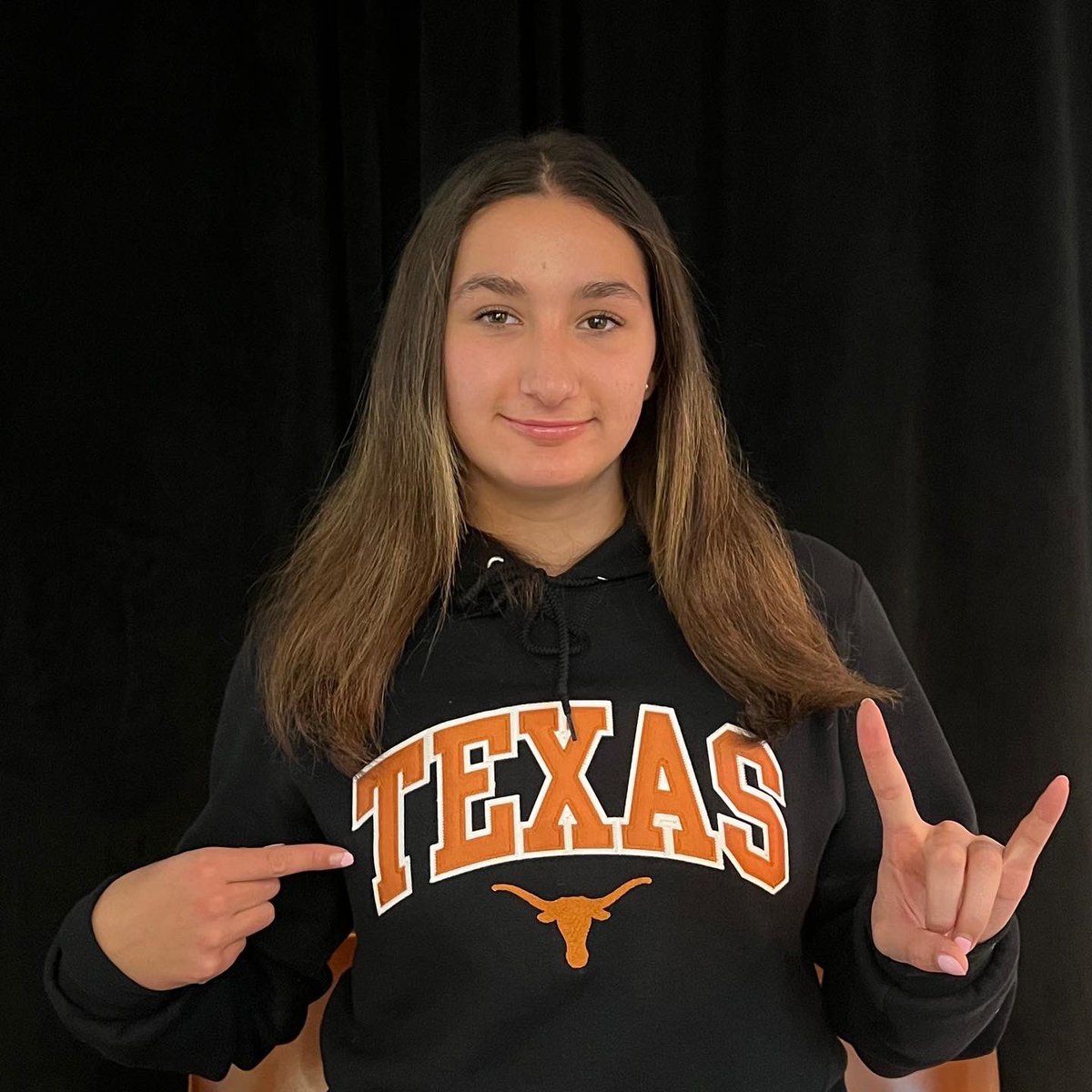 MaaloufRosa's tweet photo. I’m proud to announce my verbal commitment to the University of Texas!
I would like to thank my parents and my coaches over the years who have helped in the journey.
Can’t wait to be a Longhorn! Hook’em🤘🏻🧡🧡 https://t.co/jheT9D9HhT