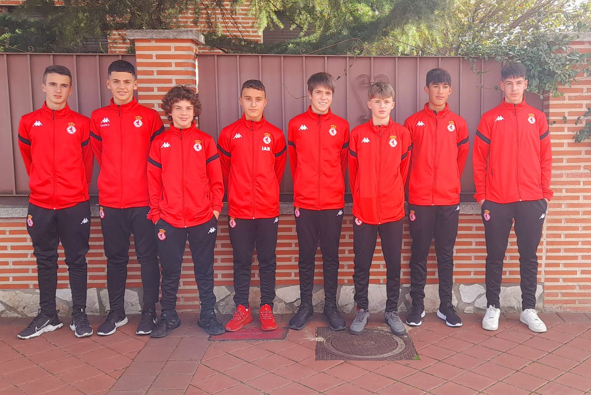 CultuAcademia's tweet photo. Oli, Sergio, Saúl, Manu, Seo Gaizka, Ian e Iker en representación de los infantiles, y Jorge, Prada, Obla, Adri, Nico, Fala y Javi Palomares, por parte de los cadetes, han culminado el primer entrenamiento de las Preselecciones Sub-16 y Sub-14 de la @FCyLF

👏💪

#CultuAcademia https://t.co/BEJgpgUfku
